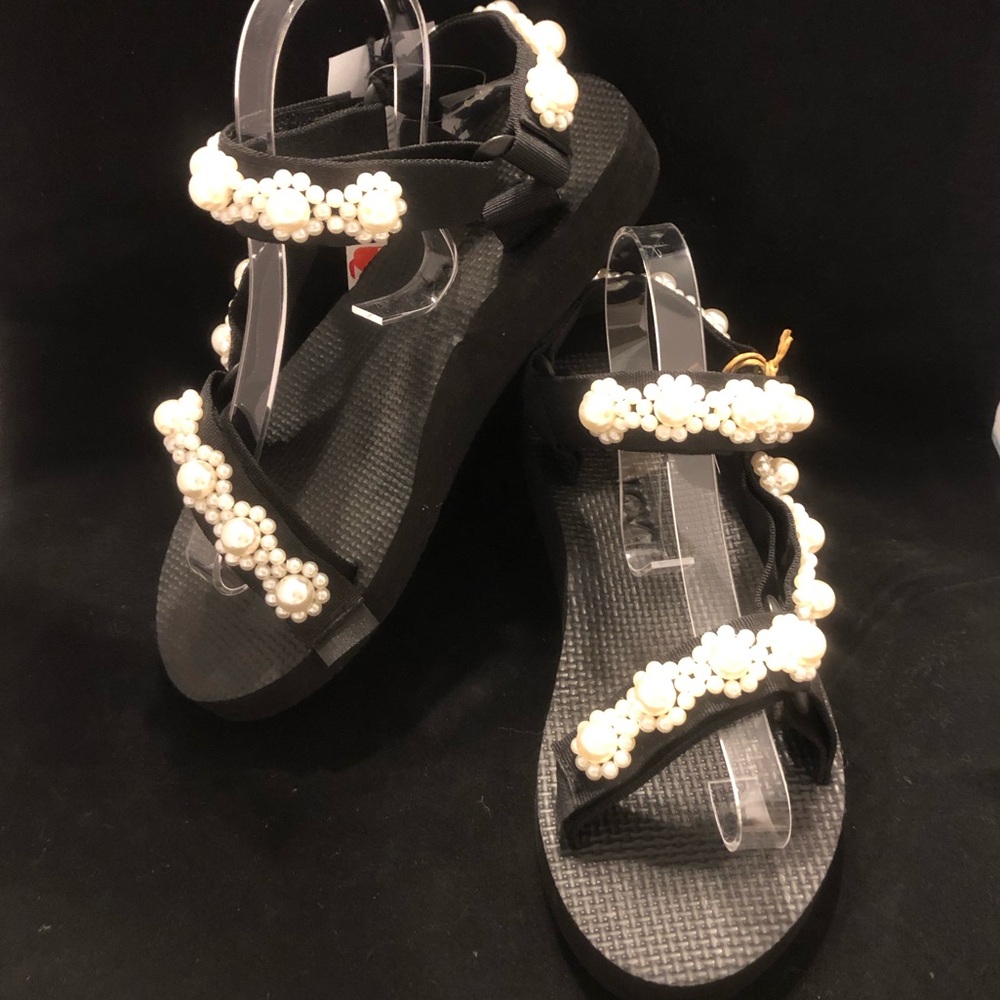 Arizona Love Black Sandals with Pearl Cluster Embellishments